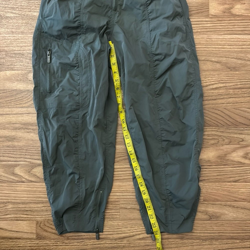 Lululemon Front-Zip Mid-Rise Ruched Crop Size 4 Olive Green Sexy Army Brat Pants - Picture 10 of 15